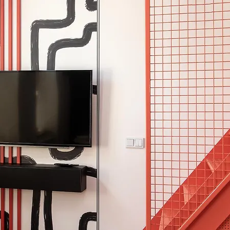 1 Min From Main Square I Budget