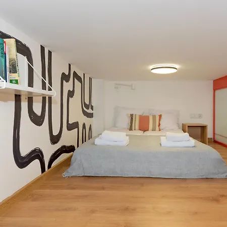 1 Min From Main Square I Budget Apartment