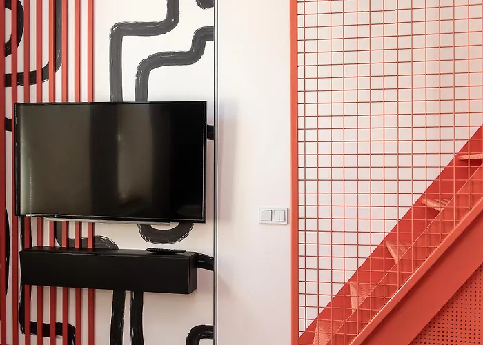 1 Min From Main Square I Budget