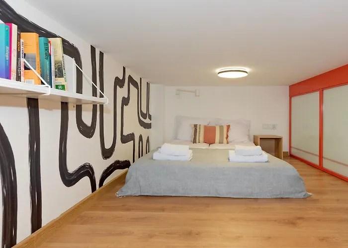 1 Min From Main Square I Budget Appartement