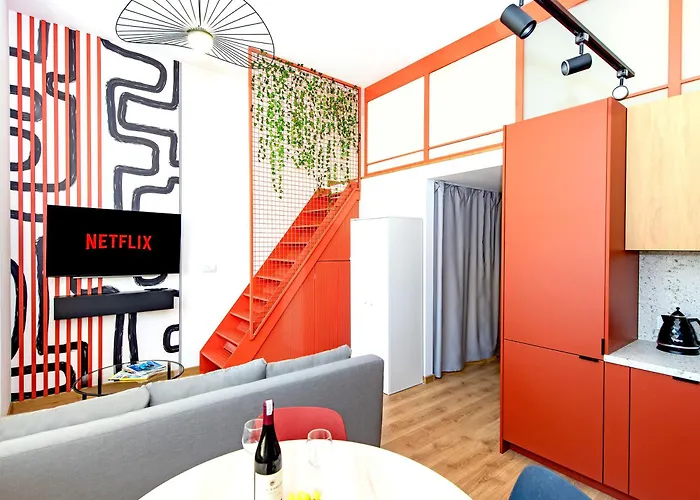 1 Min From Main Square I Budget